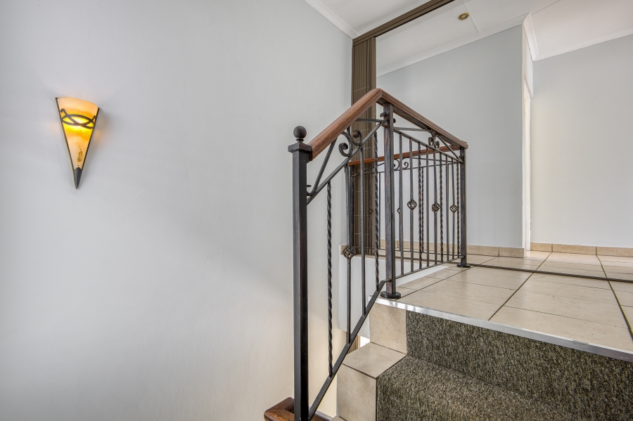 4 Bedroom Property for Sale in Magaliessig Gauteng