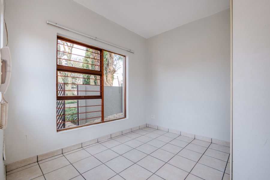 4 Bedroom Property for Sale in Magaliessig Gauteng