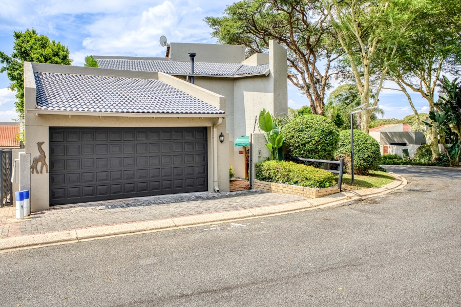 4 Bedroom Property for Sale in Magaliessig Gauteng
