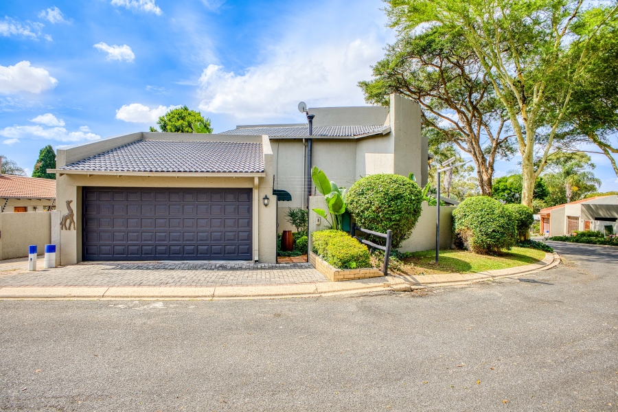 4 Bedroom Property for Sale in Magaliessig Gauteng