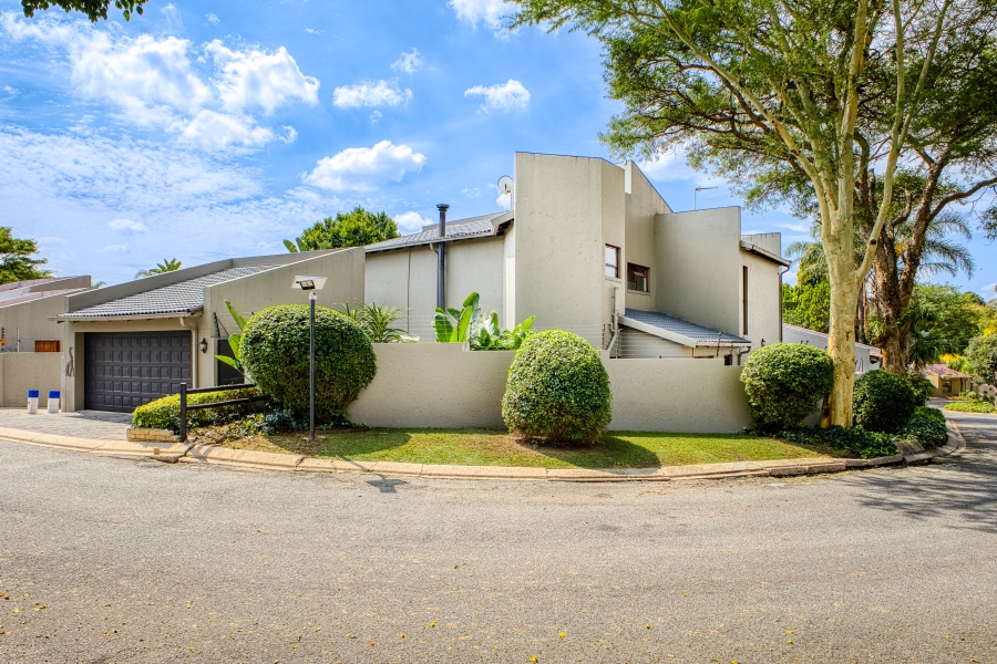 4 Bedroom Property for Sale in Magaliessig Gauteng