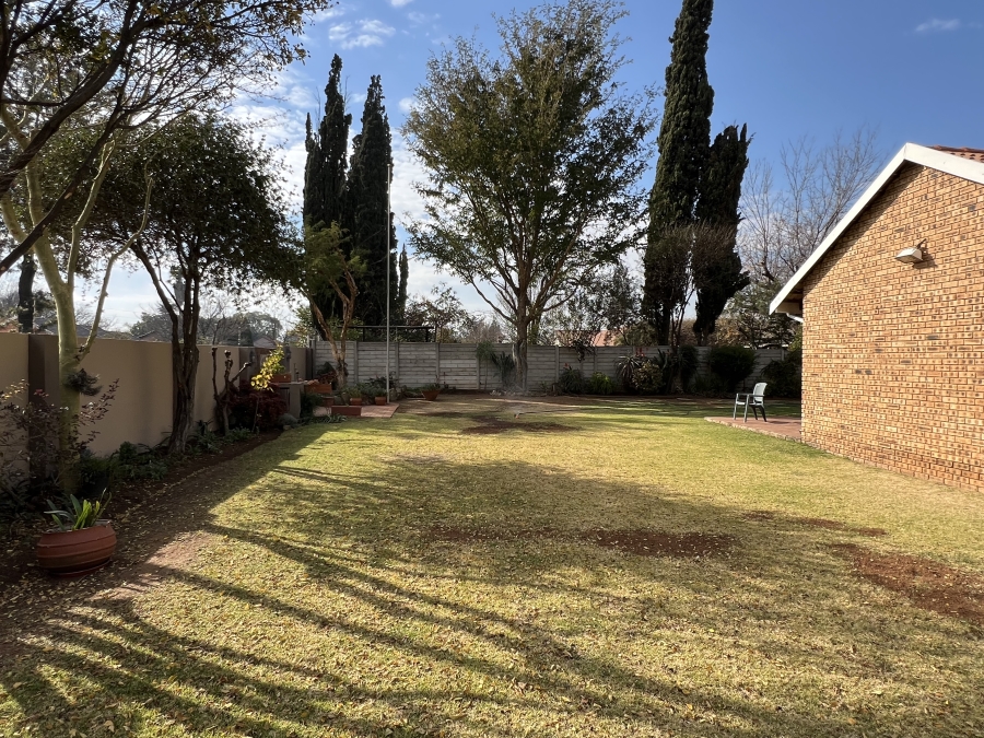 To Let 3 Bedroom Property for Rent in Brackenhurst Gauteng