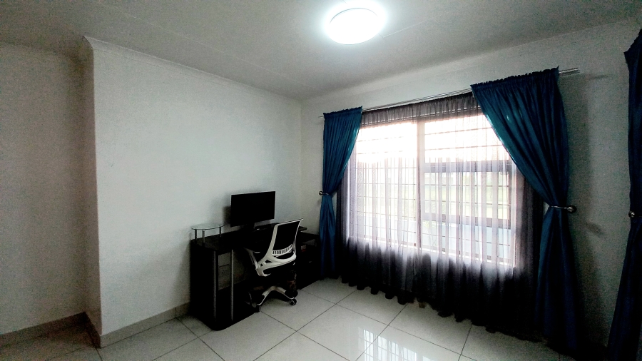 2 Bedroom Property for Sale in Parkrand Gauteng