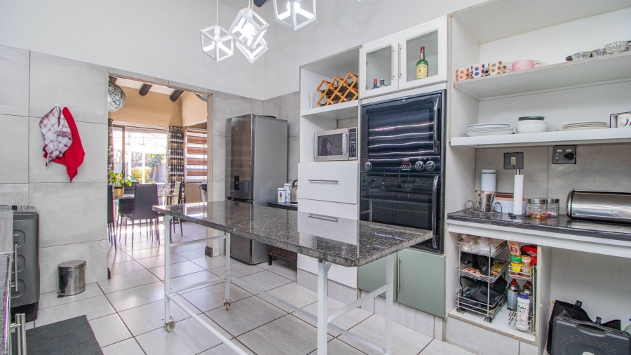 3 Bedroom Property for Sale in Glen Marais Gauteng