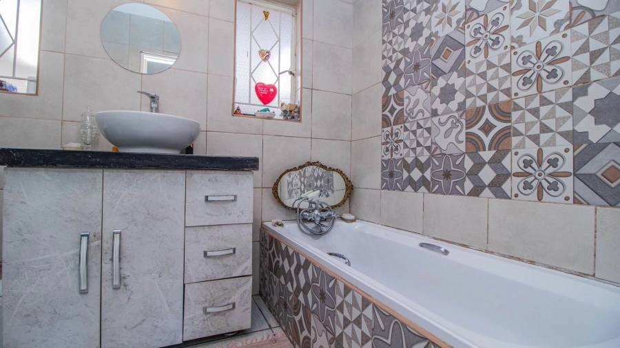 3 Bedroom Property for Sale in Glen Marais Gauteng