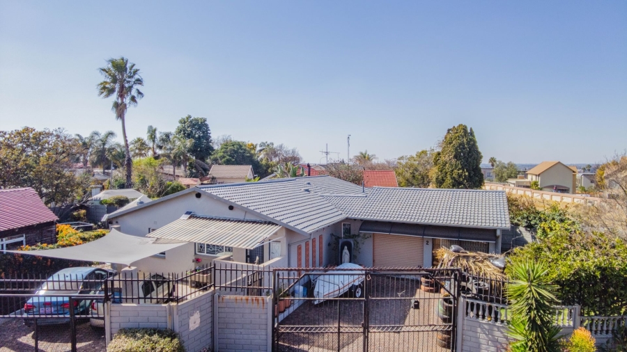 3 Bedroom Property for Sale in Glen Marais Gauteng