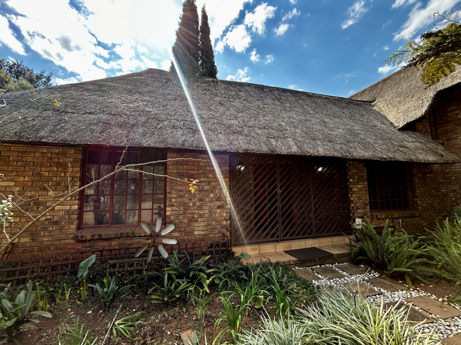 5 Bedroom Property for Sale in Glen Austin Gauteng