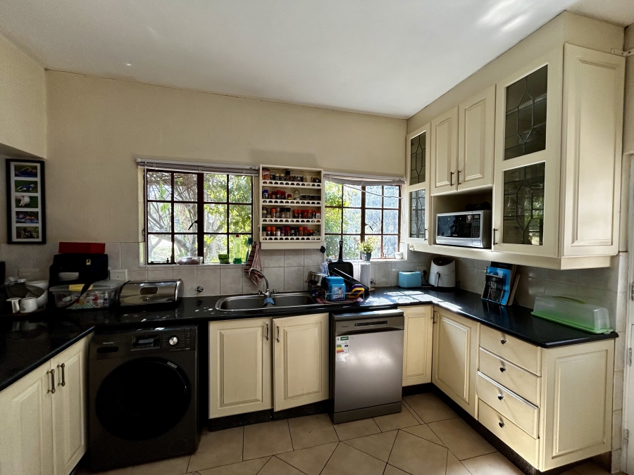 5 Bedroom Property for Sale in Glen Austin Gauteng