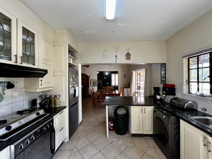5 Bedroom Property for Sale in Glen Austin Gauteng
