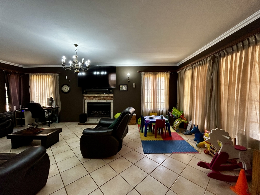 5 Bedroom Property for Sale in Glen Austin Gauteng