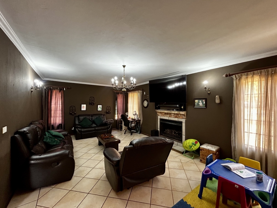 5 Bedroom Property for Sale in Glen Austin Gauteng