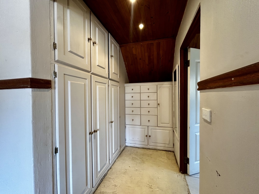 5 Bedroom Property for Sale in Glen Austin Gauteng