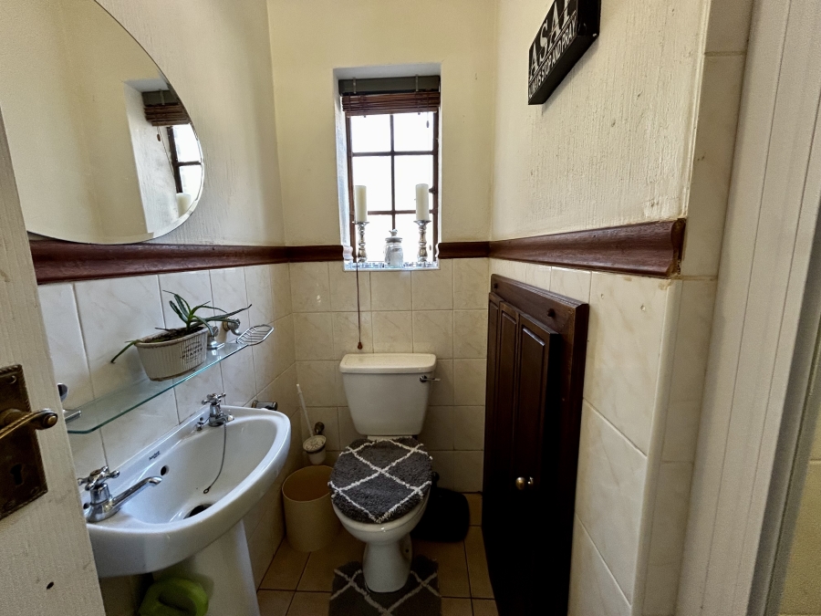 5 Bedroom Property for Sale in Glen Austin Gauteng