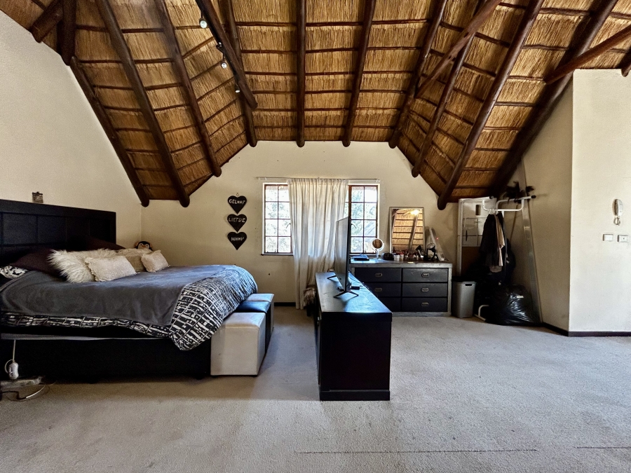 5 Bedroom Property for Sale in Glen Austin Gauteng