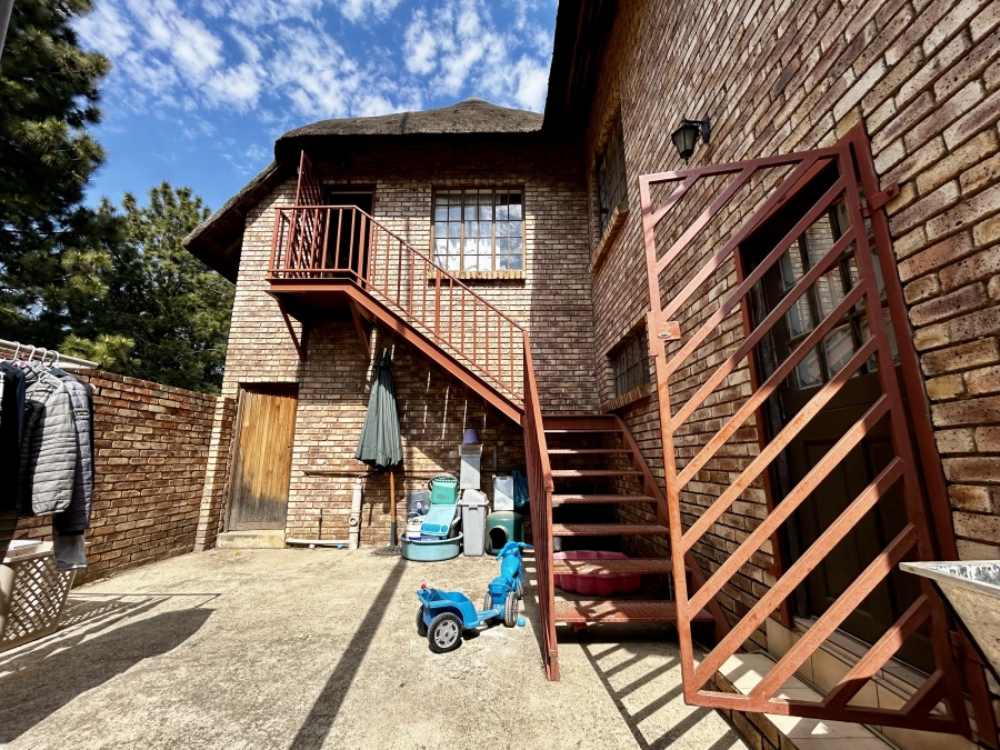 5 Bedroom Property for Sale in Glen Austin Gauteng