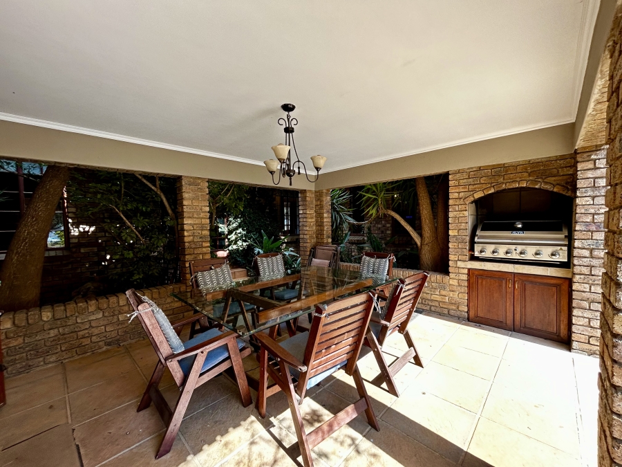 5 Bedroom Property for Sale in Glen Austin Gauteng