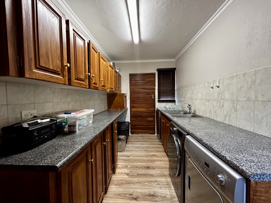 5 Bedroom Property for Sale in Glen Austin Gauteng