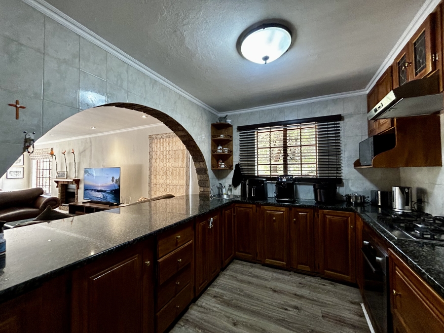 5 Bedroom Property for Sale in Glen Austin Gauteng