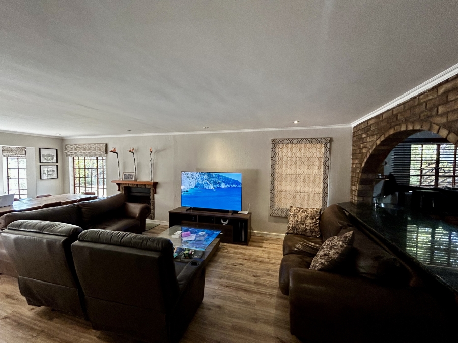 5 Bedroom Property for Sale in Glen Austin Gauteng