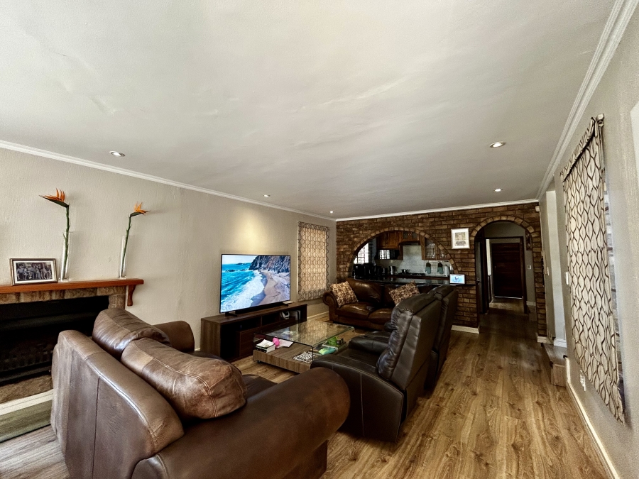 5 Bedroom Property for Sale in Glen Austin Gauteng