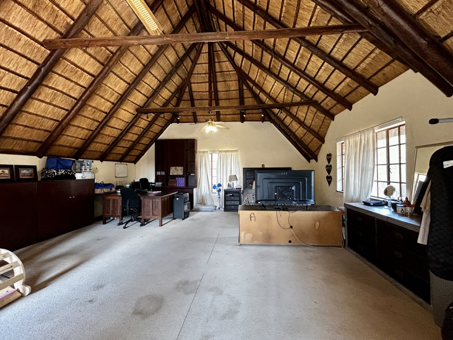 5 Bedroom Property for Sale in Glen Austin Gauteng