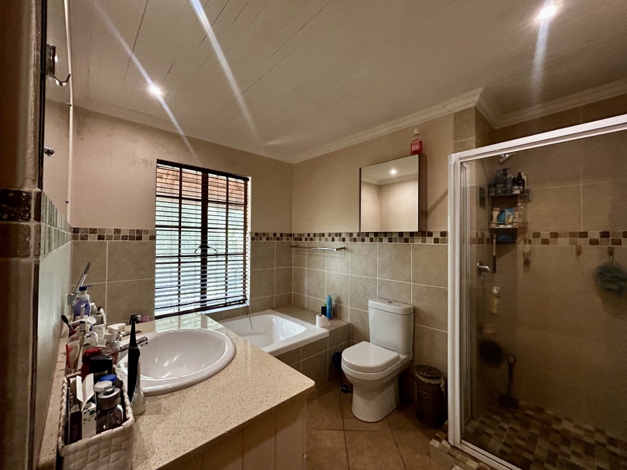 5 Bedroom Property for Sale in Glen Austin Gauteng
