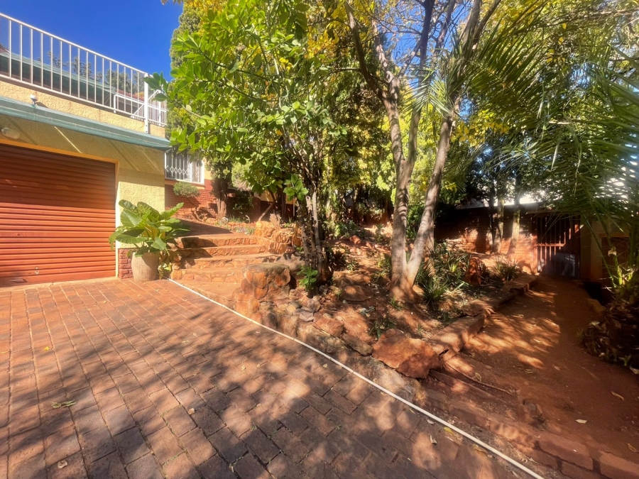 5 Bedroom Property for Sale in Wilro Park Gauteng