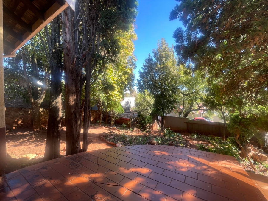 5 Bedroom Property for Sale in Wilro Park Gauteng