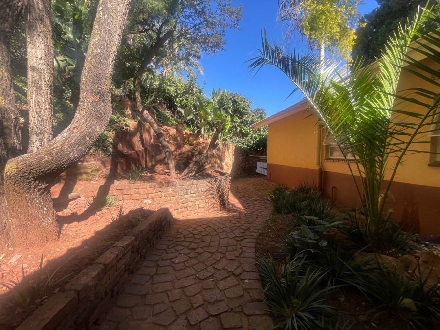 5 Bedroom Property for Sale in Wilro Park Gauteng