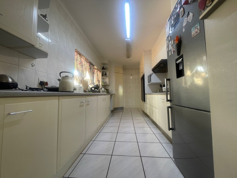 5 Bedroom Property for Sale in Wilro Park Gauteng