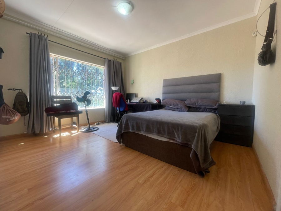 5 Bedroom Property for Sale in Wilro Park Gauteng
