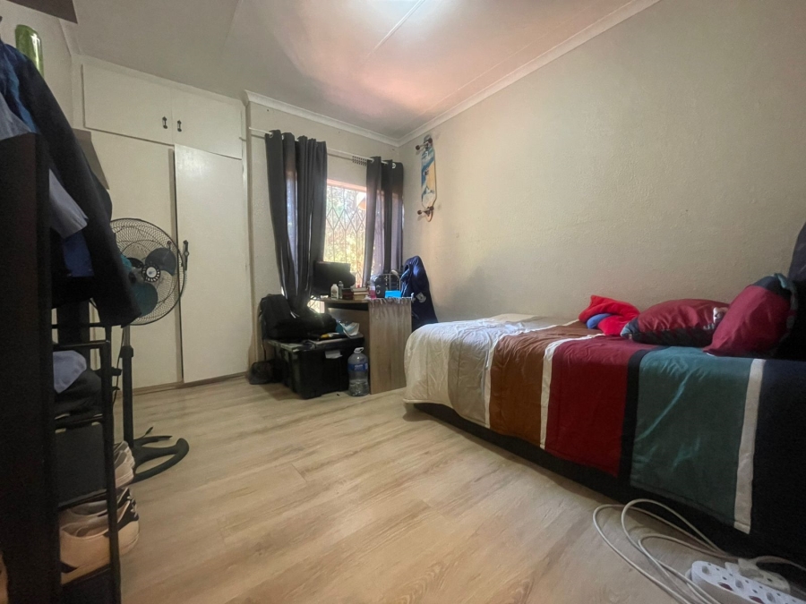 5 Bedroom Property for Sale in Wilro Park Gauteng