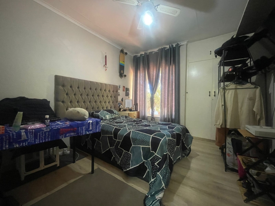 5 Bedroom Property for Sale in Wilro Park Gauteng