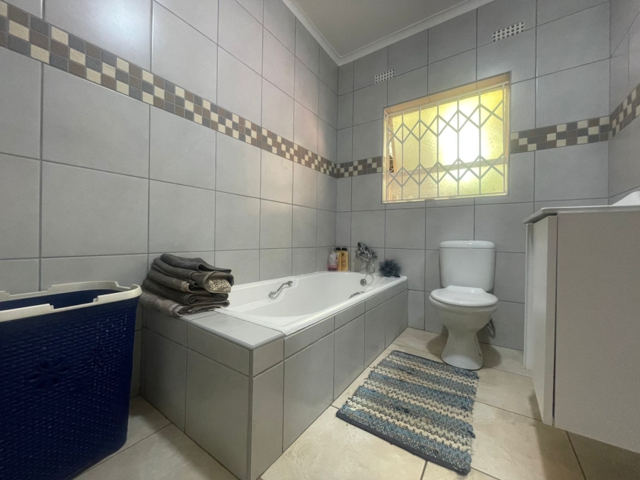 5 Bedroom Property for Sale in Wilro Park Gauteng