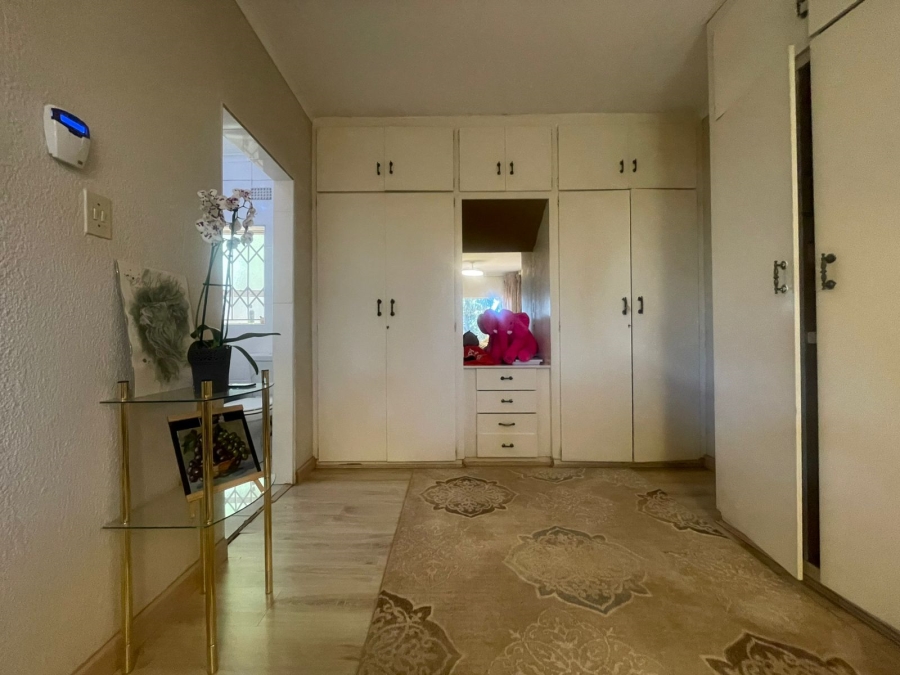 5 Bedroom Property for Sale in Wilro Park Gauteng