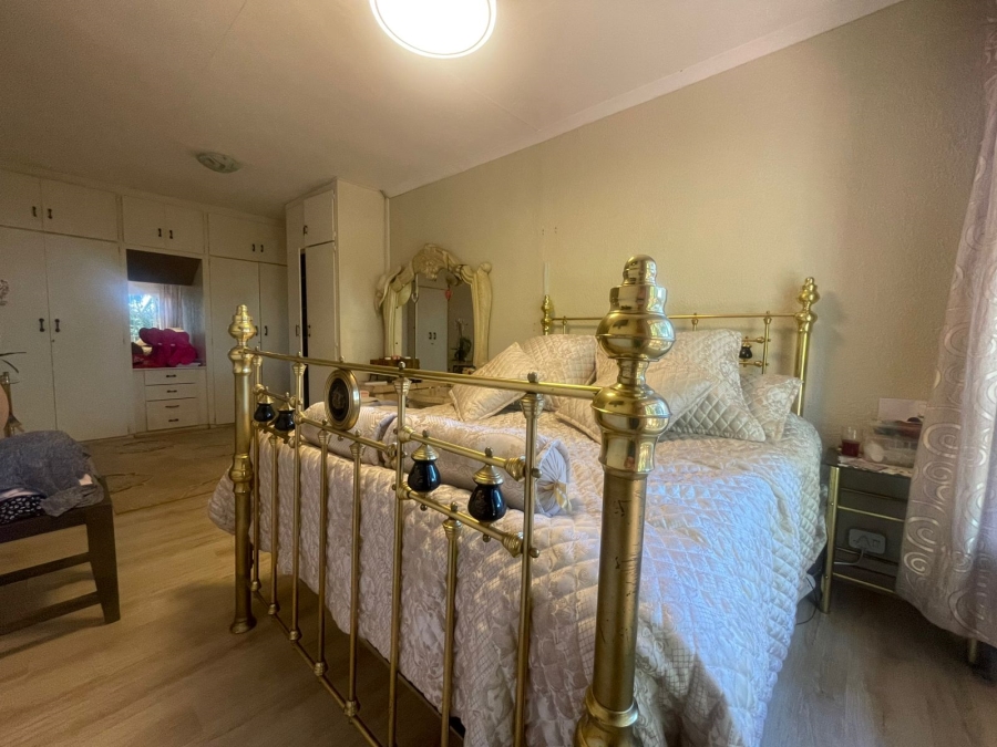 5 Bedroom Property for Sale in Wilro Park Gauteng