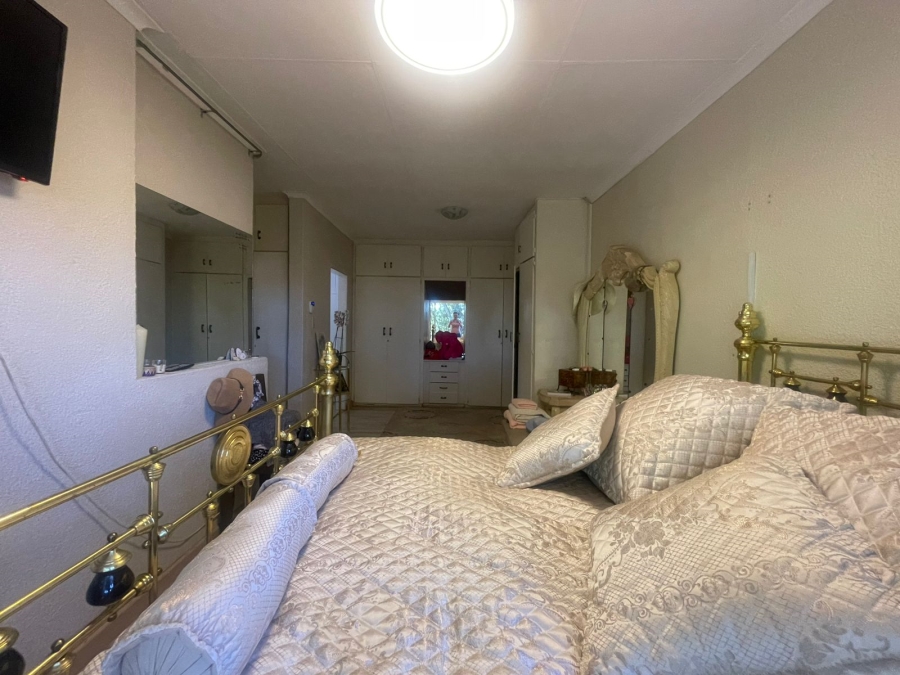 5 Bedroom Property for Sale in Wilro Park Gauteng