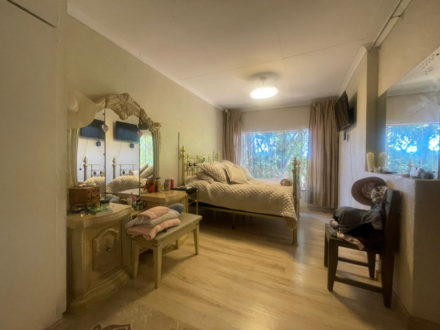 5 Bedroom Property for Sale in Wilro Park Gauteng