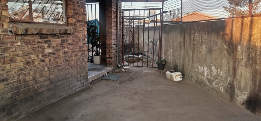 4 Bedroom Property for Sale in Masetjhaba View Gauteng