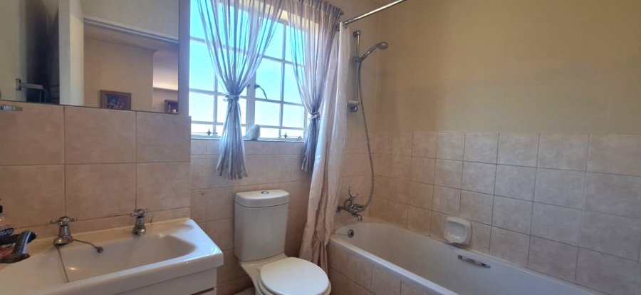 2 Bedroom Property for Sale in Bronberg Gauteng