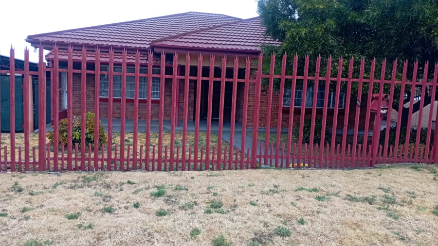 To Let 3 Bedroom Property for Rent in Elsburg Gauteng
