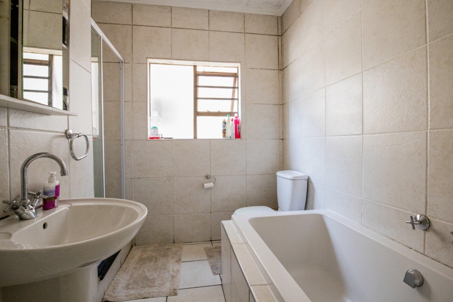 2 Bedroom Property for Sale in Sunninghill Gauteng