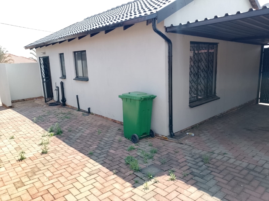3 Bedroom Property for Sale in Mahube Valley Gauteng