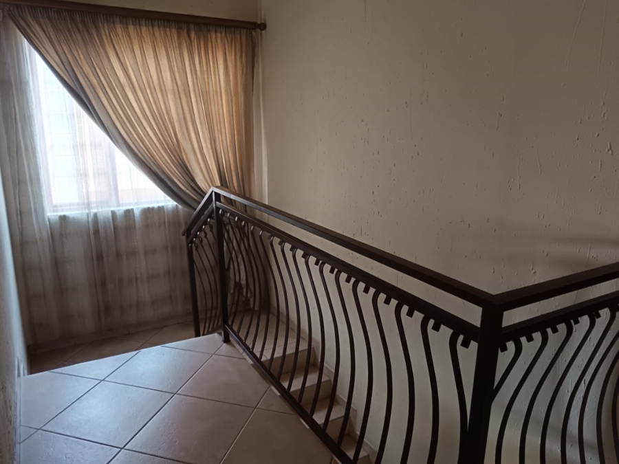 3 Bedroom Property for Sale in Sonneveld Gauteng
