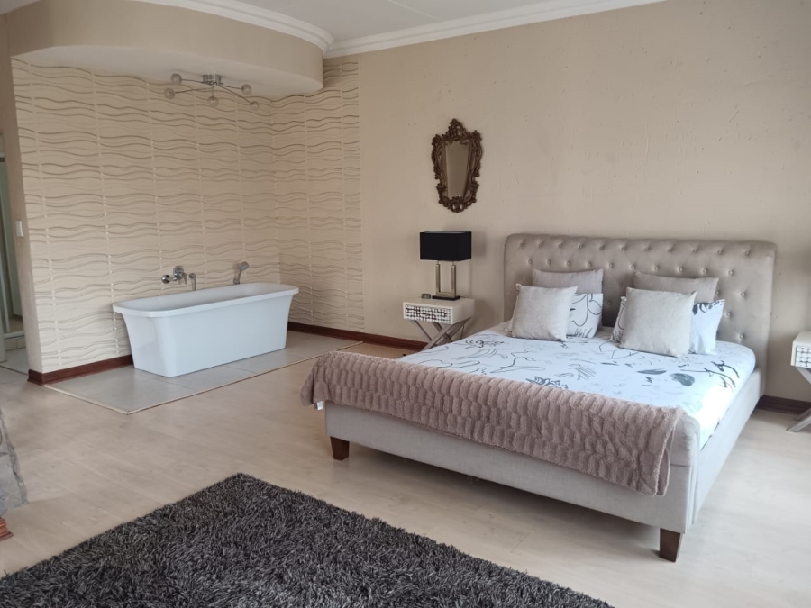 3 Bedroom Property for Sale in Sonneveld Gauteng