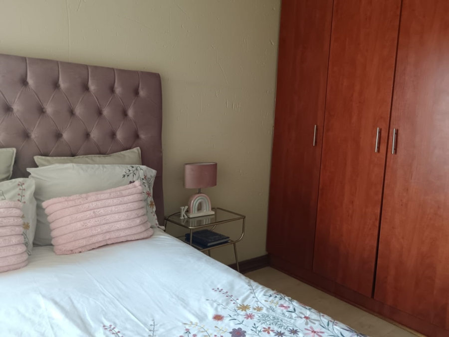 3 Bedroom Property for Sale in Sonneveld Gauteng