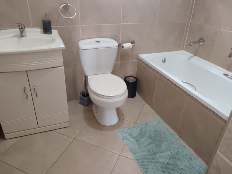 3 Bedroom Property for Sale in Sonneveld Gauteng