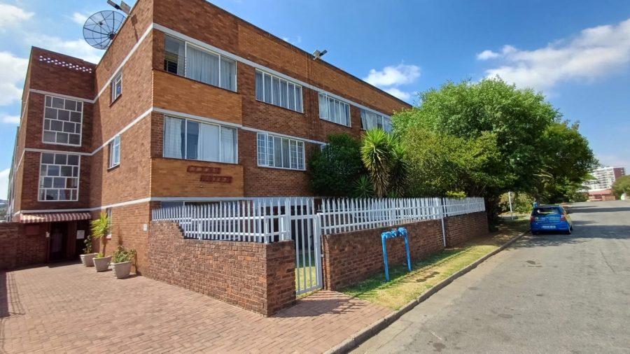 To Let 2 Bedroom Property for Rent in New Redruth Gauteng