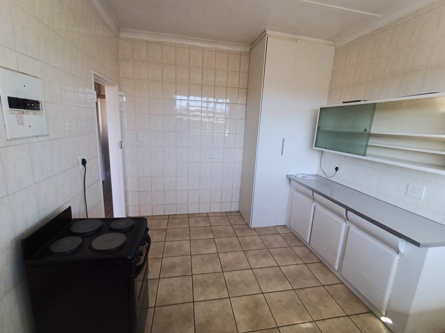 To Let 2 Bedroom Property for Rent in New Redruth Gauteng