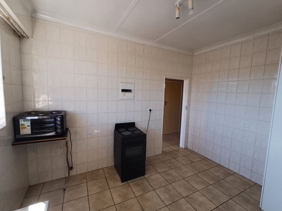 To Let 2 Bedroom Property for Rent in New Redruth Gauteng